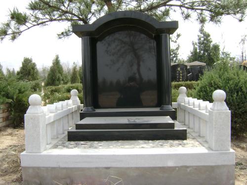 蒙古黑石墓碑